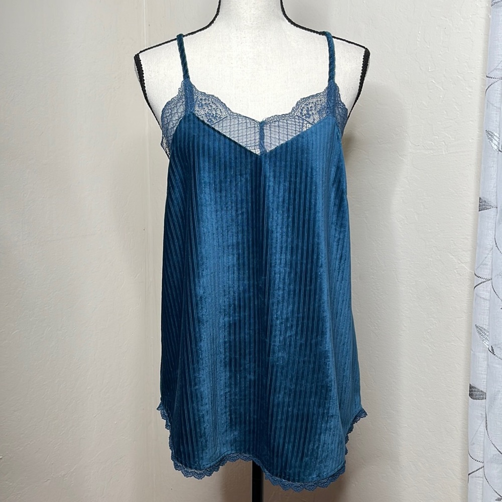 New Doe & Rae blue lace tank top